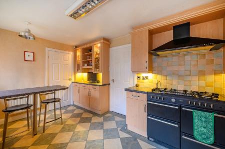 6 bedroom Detached house for sale in Westwood Close, Leeds, LS27