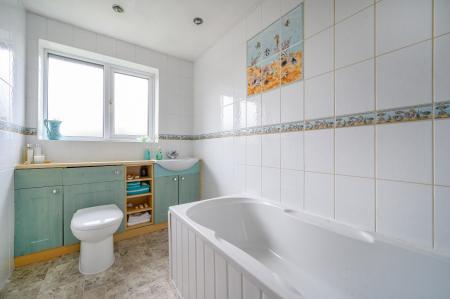 6 bedroom Detached house for sale in Westwood Close, Leeds, LS27