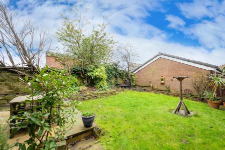 6 bedroom Detached house for sale in Westwood Close, Leeds, LS27