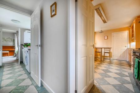 6 bedroom Detached house for sale in Westwood Close, Leeds, LS27