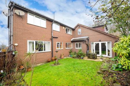 6 bedroom Detached house for sale in Westwood Close, Leeds, LS27