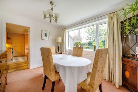 6 bedroom Detached house for sale in Westwood Close, Leeds, LS27