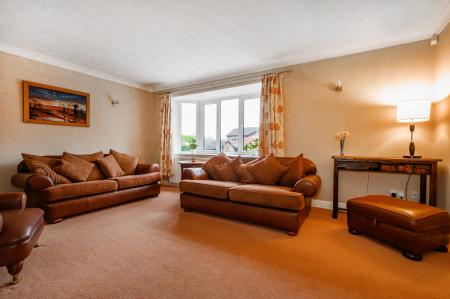 6 bedroom Detached house for sale in Westwood Close, Leeds, LS27