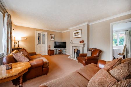 6 bedroom Detached house for sale in Westwood Close, Leeds, LS27