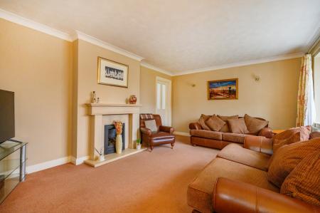 6 bedroom Detached house for sale in Westwood Close, Leeds, LS27