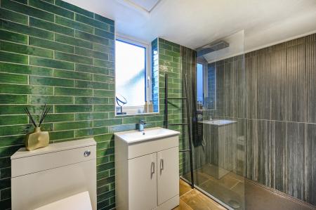 6 bedroom Detached house for sale in Westwood Close, Leeds, LS27