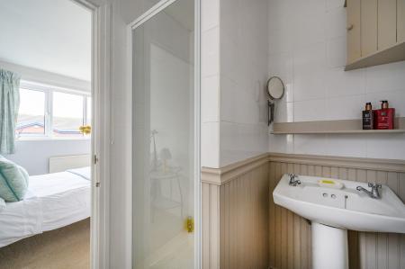 6 bedroom Detached house for sale in Westwood Close, Leeds, LS27