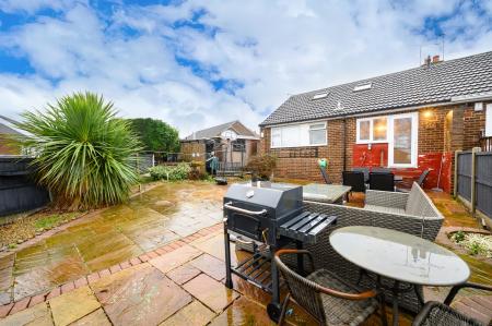 2 bedroom Semi-detached bungalow for sale in Croft House Road, Leeds, LS27