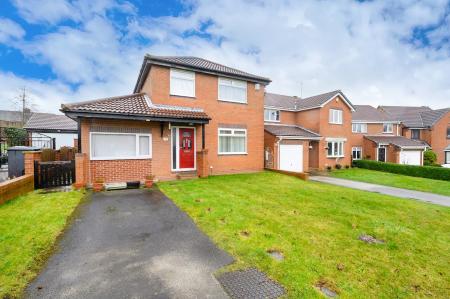 5 bedroom Detached house for sale in Mallard Way, Leeds, LS27