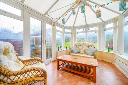 5 bedroom Detached house for sale in Mallard Way, Leeds, LS27