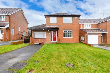 5 bedroom Detached house for sale in Mallard Way, Leeds, LS27