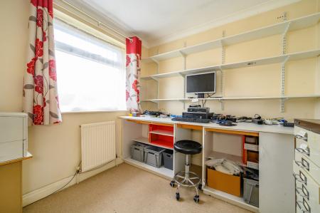 5 bedroom Detached house for sale in Mallard Way, Leeds, LS27