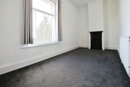 2 bedroom Terraced House to let in Howley Park Terrace, Morley, LS27