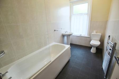 2 bedroom Terraced House to let in Howley Park Terrace, Morley, LS27