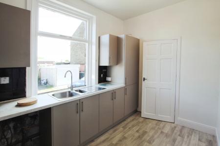 2 bedroom Terraced House to let in Howley Park Terrace, Morley, LS27
