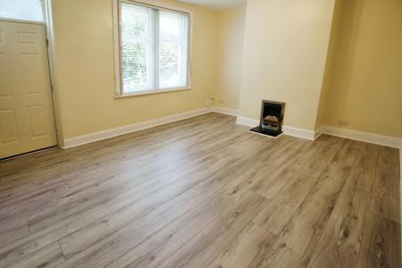 2 bedroom Terraced House to let in Howley Park Terrace, Morley, LS27