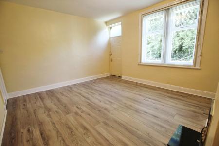 2 bedroom Terraced House to let in Howley Park Terrace, Morley, LS27