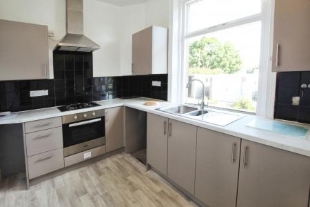 2 bedroom Terraced House to let in Howley Park Terrace, Morley, LS27