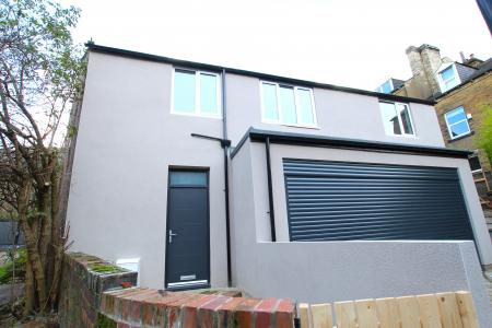 2 bedroom Apartment to let in King Street, Morley, LS27