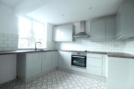 2 bedroom Apartment to let in King Street, Morley, LS27