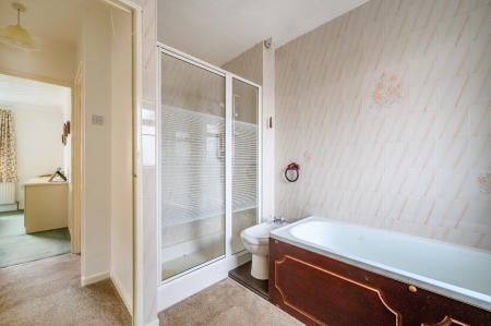 2 bedroom Semi-detached bungalow for sale in Croft House Grove, Leeds, LS27