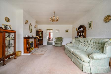 2 bedroom Semi-detached bungalow for sale in Croft House Grove, Leeds, LS27