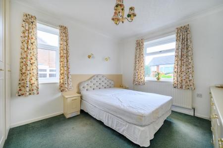 2 bedroom Semi-detached bungalow for sale in Croft House Grove, Leeds, LS27
