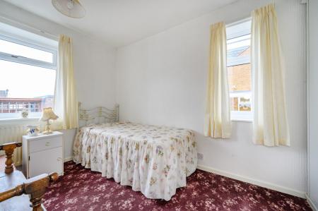 2 bedroom Semi-detached bungalow for sale in Croft House Grove, Leeds, LS27