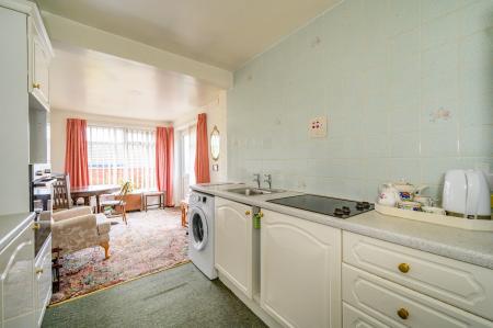 2 bedroom Semi-detached bungalow for sale in Croft House Grove, Leeds, LS27