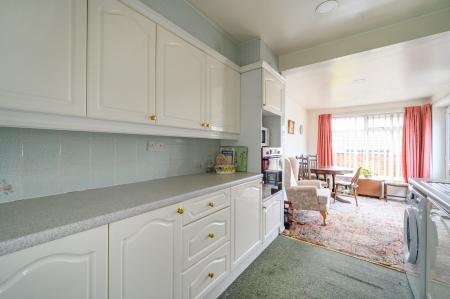 2 bedroom Semi-detached bungalow for sale in Croft House Grove, Leeds, LS27