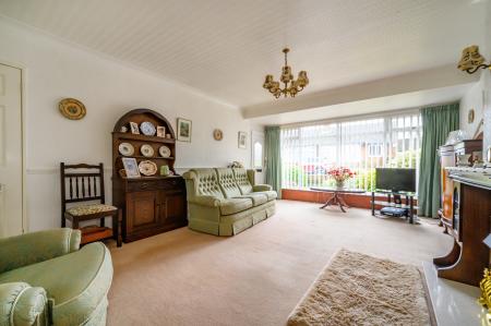 2 bedroom Semi-detached bungalow for sale in Croft House Grove, Leeds, LS27