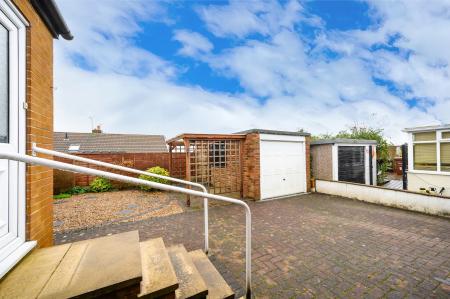 2 bedroom Semi-detached bungalow for sale in Croft House Grove, Leeds, LS27