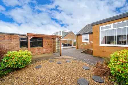 2 bedroom Semi-detached bungalow for sale in Croft House Grove, Leeds, LS27