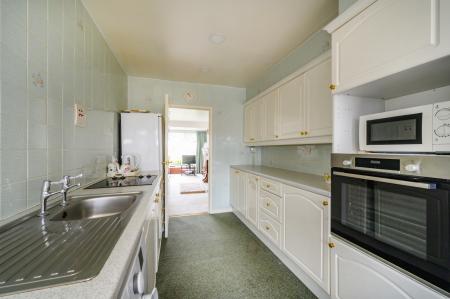 2 bedroom Semi-detached bungalow for sale in Croft House Grove, Leeds, LS27