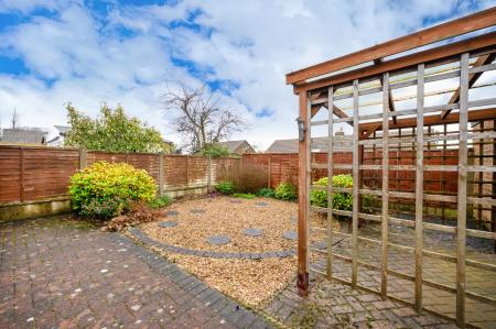 2 bedroom Semi-detached bungalow for sale in Croft House Grove, Leeds, LS27