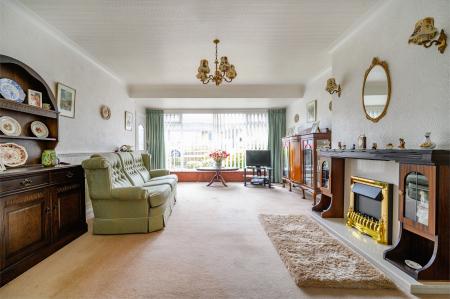 2 bedroom Semi-detached bungalow for sale in Croft House Grove, Leeds, LS27