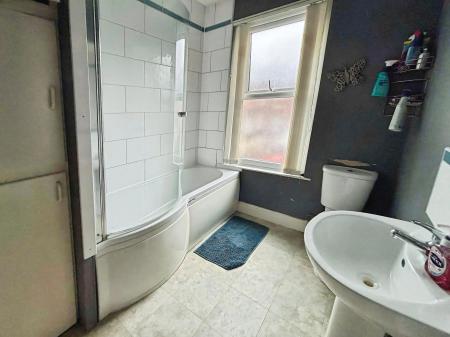 2 bedroom Terraced House for sale in Longroyd Street, Beeston, Leeds, LS11