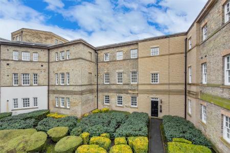 1 bedroom Flat to let in Parklands Manor, Wakefield, WF1