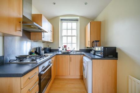 1 bedroom Flat to let in Parklands Manor, Wakefield, WF1