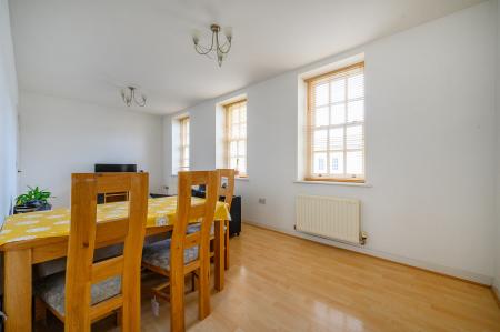 1 bedroom Flat to let in Parklands Manor, Wakefield, WF1