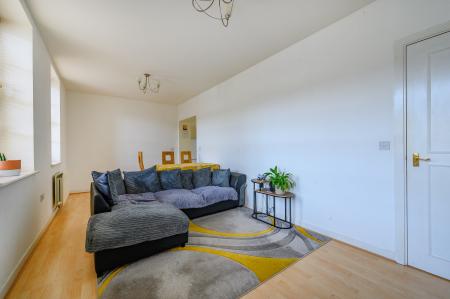 1 bedroom Flat to let in Parklands Manor, Wakefield, WF1