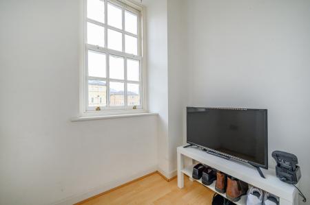 1 bedroom Flat to let in Parklands Manor, Wakefield, WF1