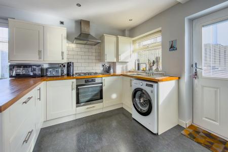 3 bedroom Semi-detached house for sale in Harthill, Leeds, LS27