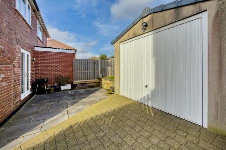 3 bedroom Semi-detached house for sale in Harthill, Leeds, LS27