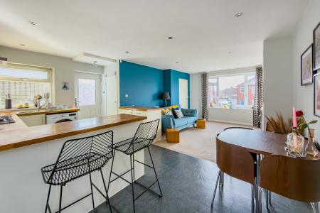 3 bedroom Semi-detached house for sale in Harthill, Leeds, LS27