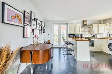 3 bedroom Semi-detached house for sale in Harthill, Leeds, LS27