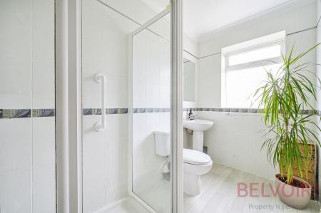 2 bedroom Bungalow for sale in Croft house grove, Morley, LS27