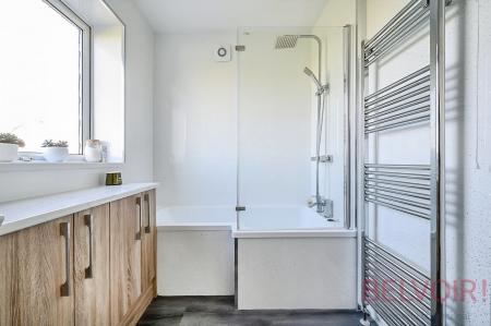 3 bedroom Semi-detached house for sale in The Close, Wakefield, WF3