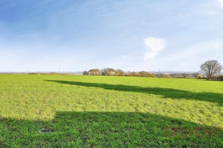 3 bedroom Semi-detached house for sale in The Close, Wakefield, WF3