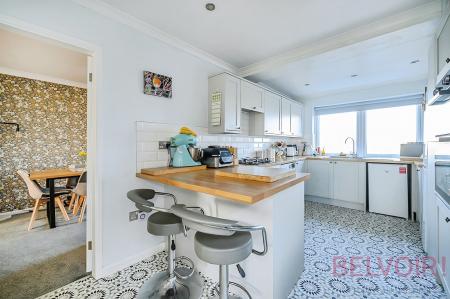 3 bedroom Semi-detached house for sale in The Close, Wakefield, WF3